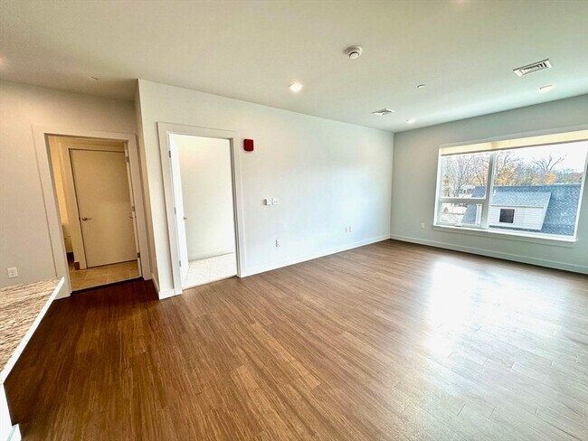 Building Photo - 45 E Central St