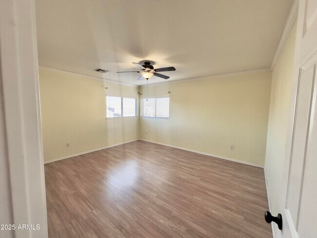 Building Photo - 3435 E Longhorn Dr