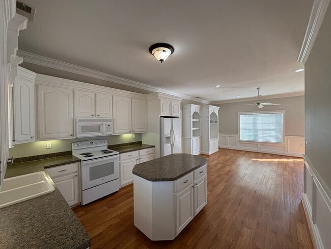 Building Photo - 604 Melton St