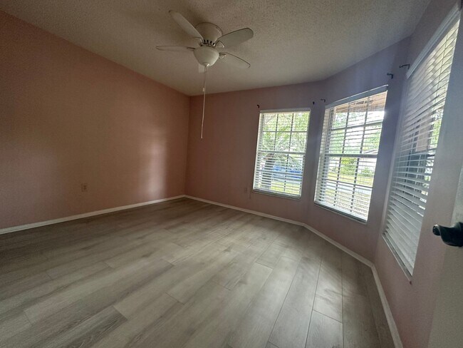 Building Photo - Spacious Lakeland Home | Move-In Ready | Prime Location