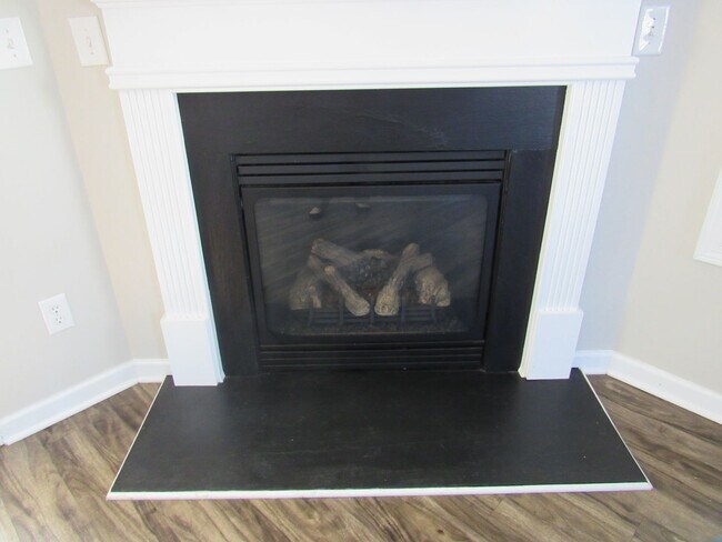 Building Photo - 3 BR 2 BA Jacksonville Commons