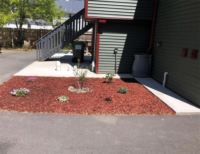 Building Photo - 207 Monhagen Ave