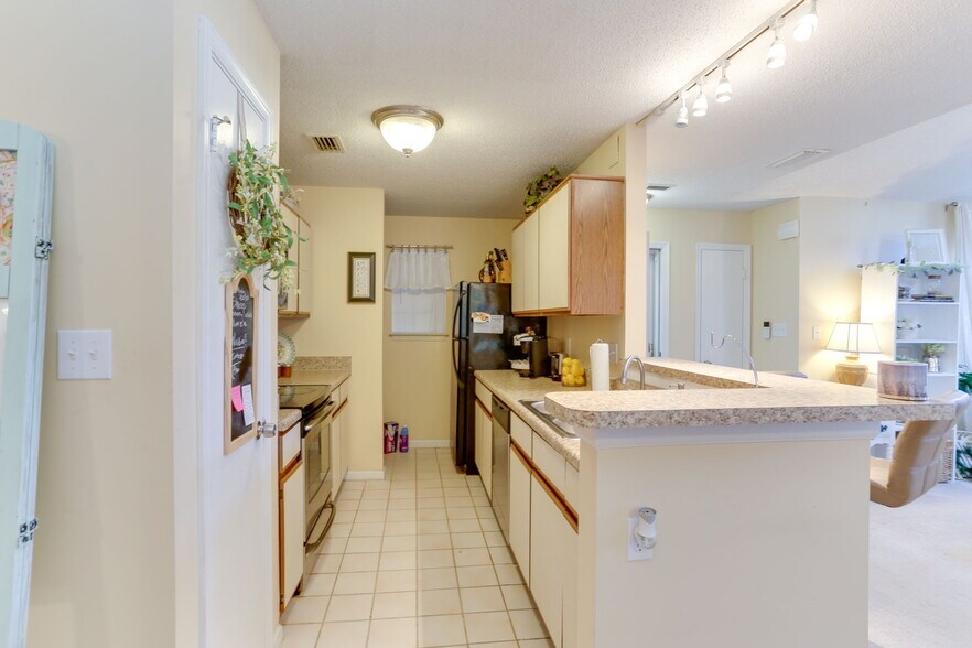 Building Photo - 422 Lees Mill Dr