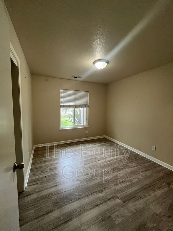 Building Photo - 143 N Simon St