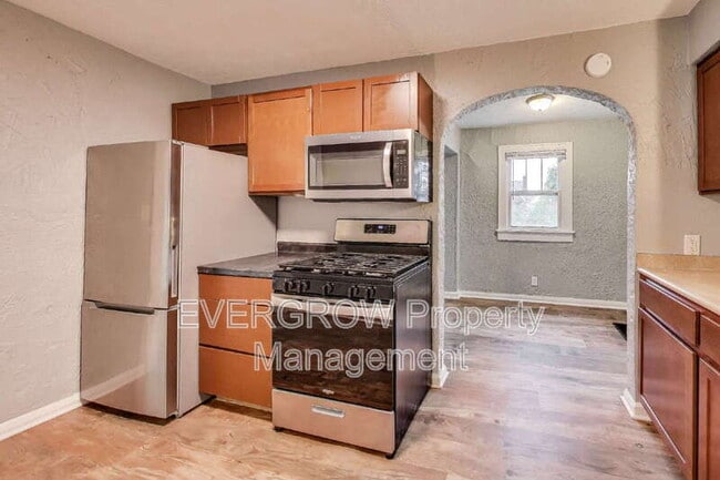 Building Photo - 5244 E 10th St