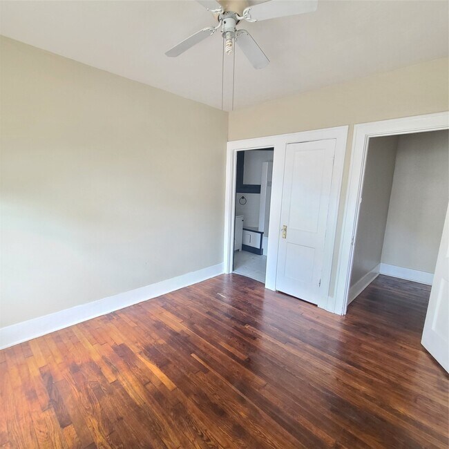 Building Photo - 4414 Woodside St