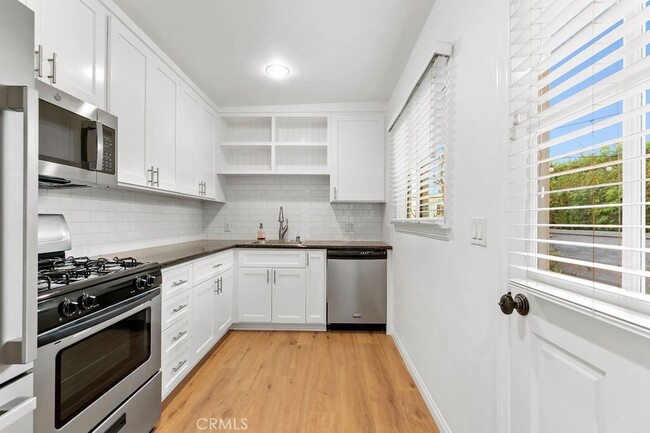 Building Photo - 256 1/2 Avenida Madrid Unit B