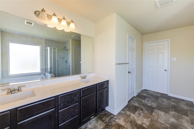 Building Photo - 10907 Woodland Leaf Ln