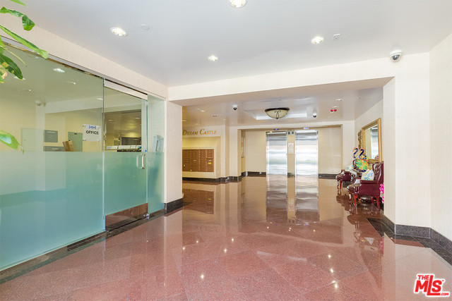 Building Photo - 345 S Gramercy Pl