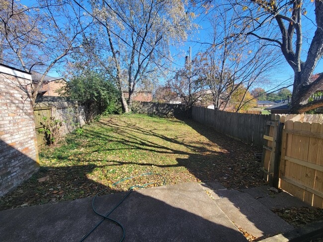 Building Photo - 415 Chapman Ct