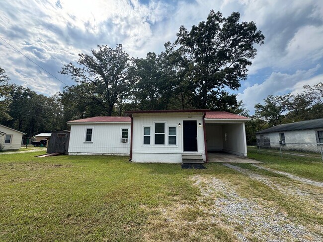 Building Photo - 3/2 House with bonus room in Armuchee $1,195
