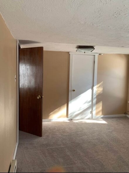 Building Photo - 209 Melody Ln