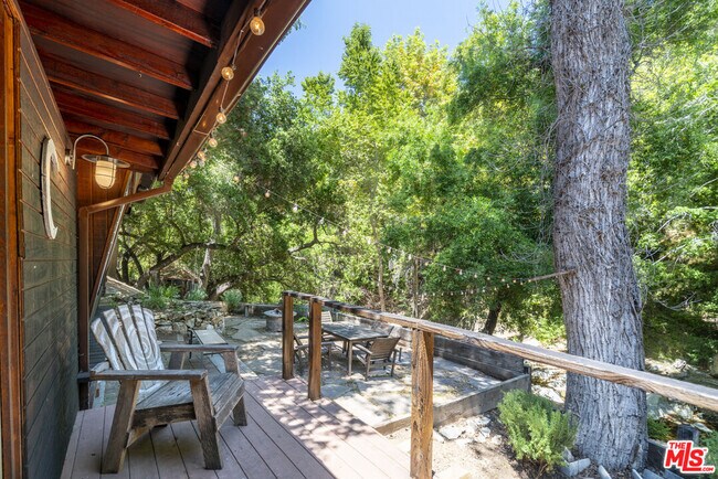 Building Photo - 618 S Topanga Canyon Blvd
