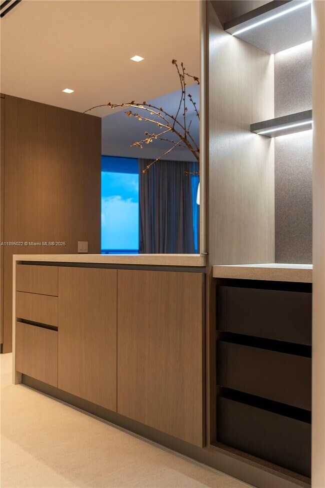 Building Photo - 5959 Collins Ave