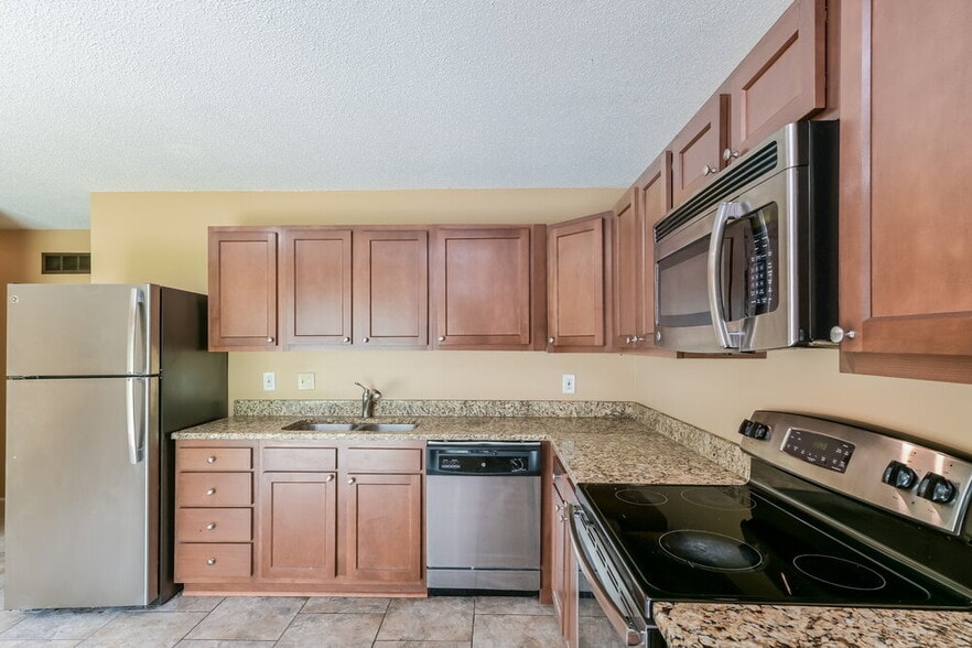 Building Photo - 6950 Jamestown Way Dr
