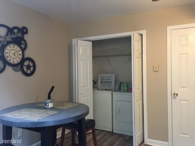 Building Photo - 2 br, 1.5 bath Condo - 162 Oxbo Rd