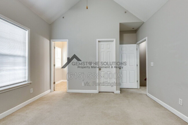 Building Photo - 1012 McKenna Dr