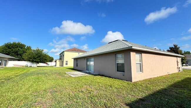 Building Photo - Split Floor plan 3/2 in Poinciana