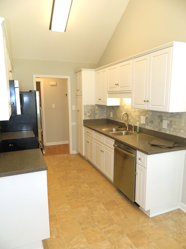 Building Photo - 1099 Maple Ridge Ct