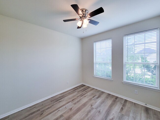 Building Photo - This thoughtfully designed home boasts 4 spacious bedrooms (2 down) and 3.5 baths, providing ampl...