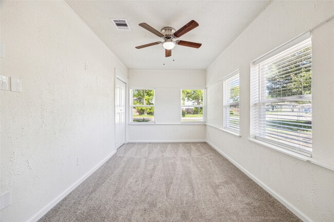 Building Photo - 2511 Evergreen Dr