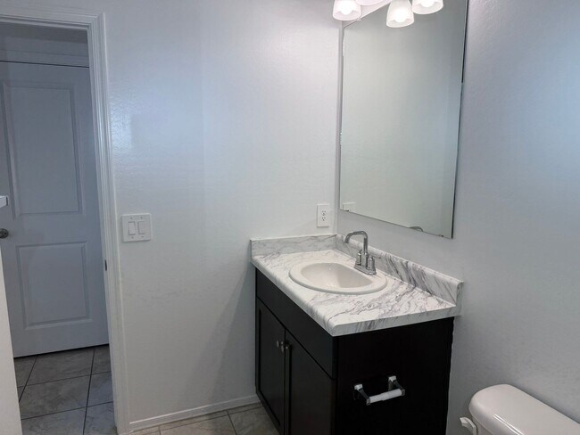 Building Photo - 9427 E Alfalfa Dr