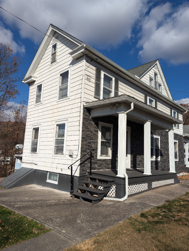 Building Photo - 1279 Vine St