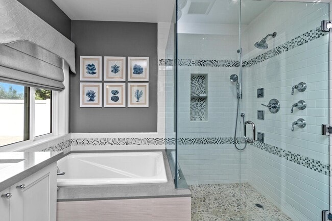 Building Photo - Prestigious Ocean View Retreat – Fully Rem...