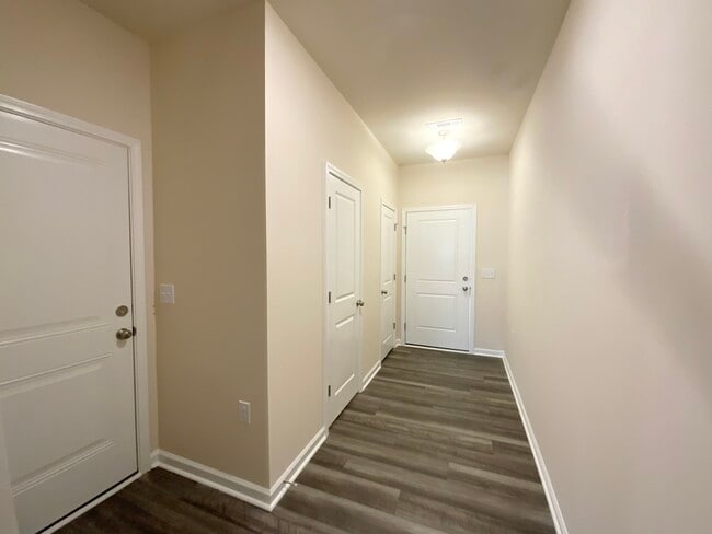 Building Photo - 836 Falls Grove Trl