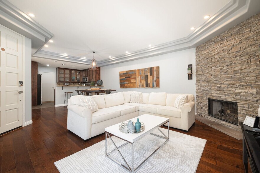 Building Photo - 1079 Sapphire St