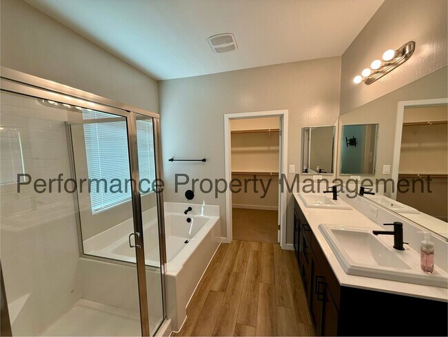 Building Photo - 7215 Canyon Creek Dr