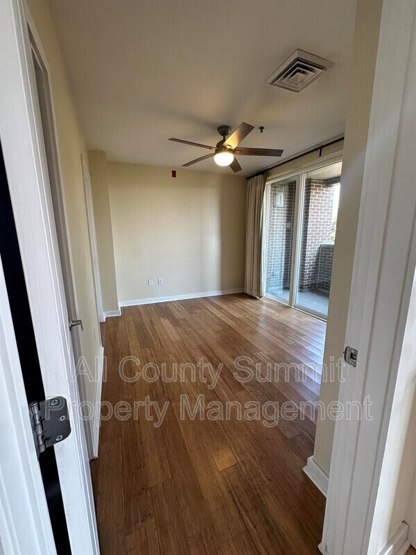 Building Photo - 1441 Central St