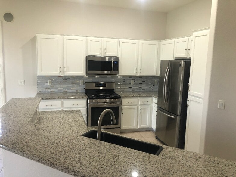 Building Photo - 43 Braelinn Dr