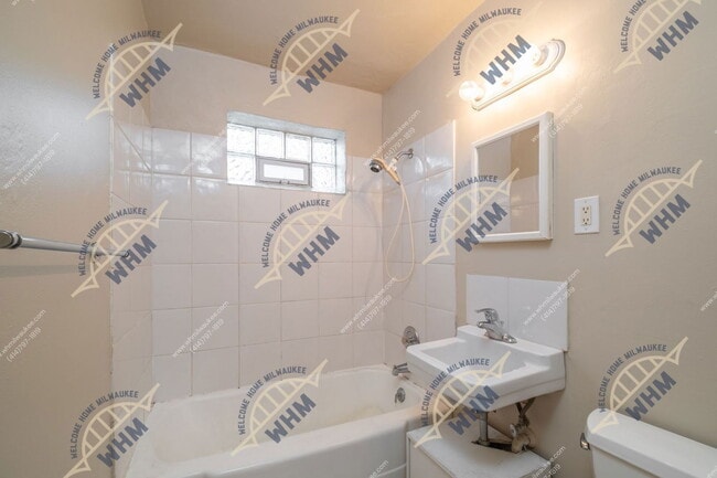 Building Photo - 3258 S Kinnickinnic Ave