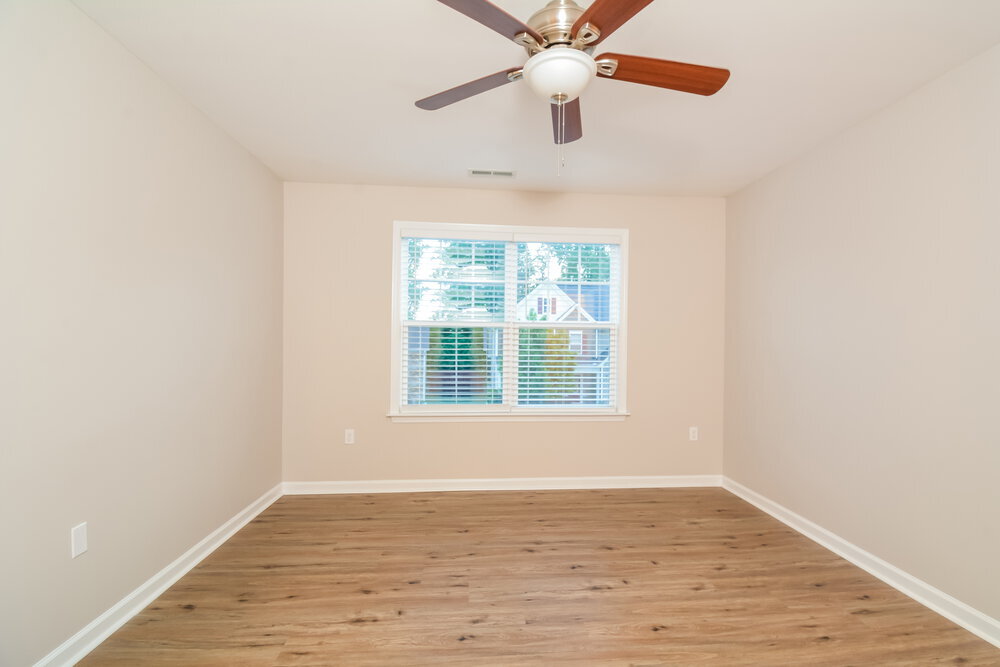 Building Photo - 229 Breezemont Dr