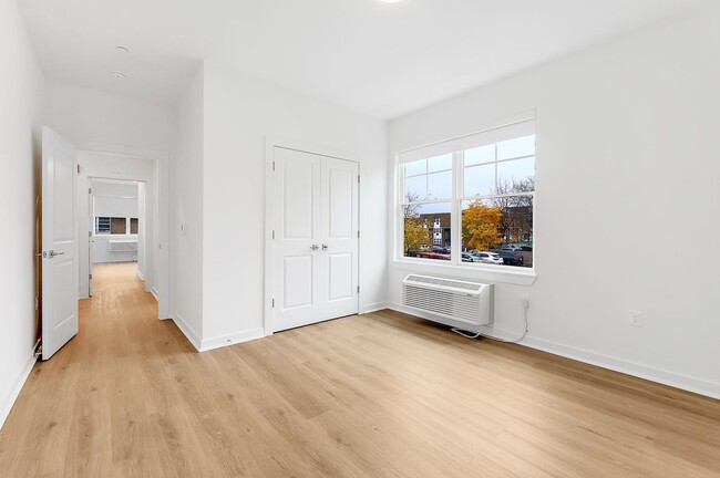 Building Photo - 74 Clarendon Pl