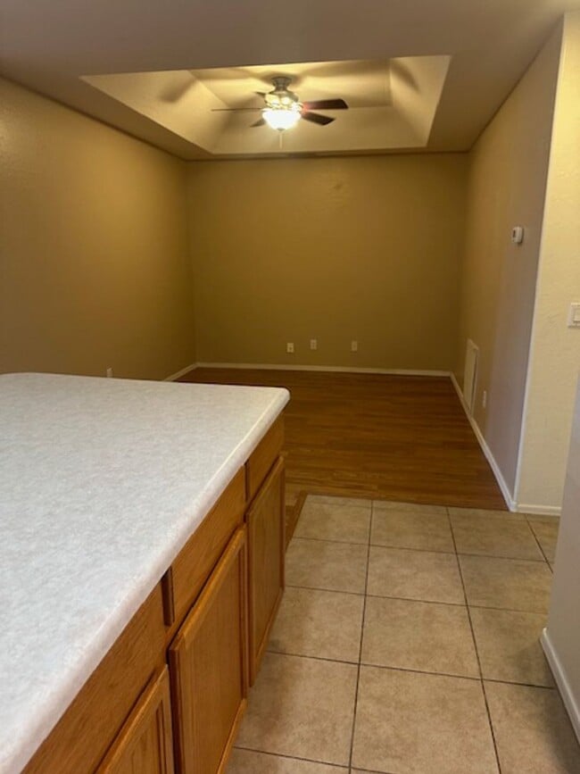 Building Photo - $1,550 2-3 Bedroom For Lease With Community Heated Pool & Spa in 85207!