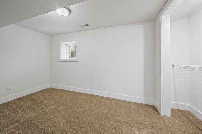 Building Photo - 3614 N Hoyne Ave