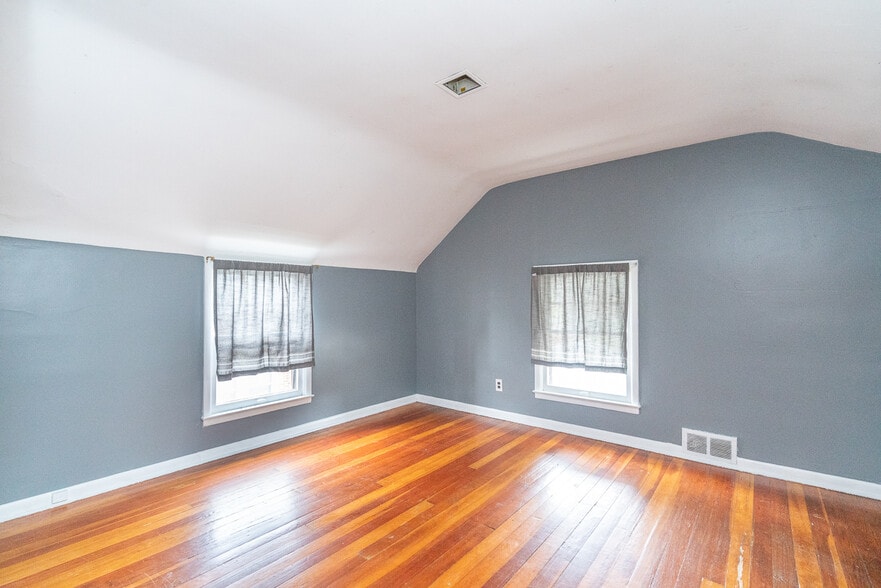 BEDROOM 4 - 2158 Indiana Ave