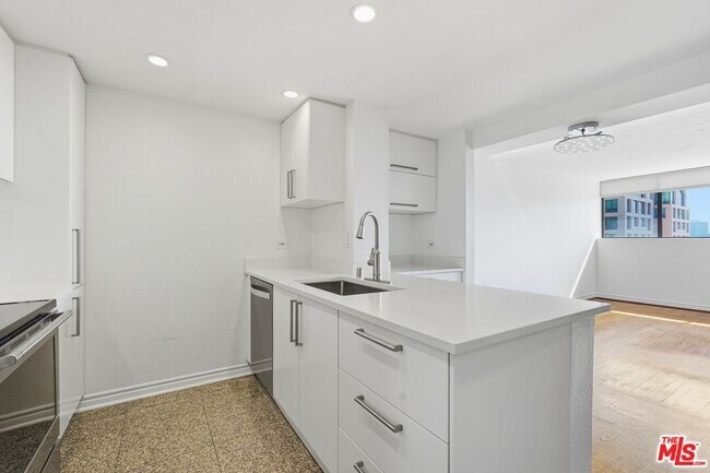 Building Photo - 10535 Wilshire Blvd