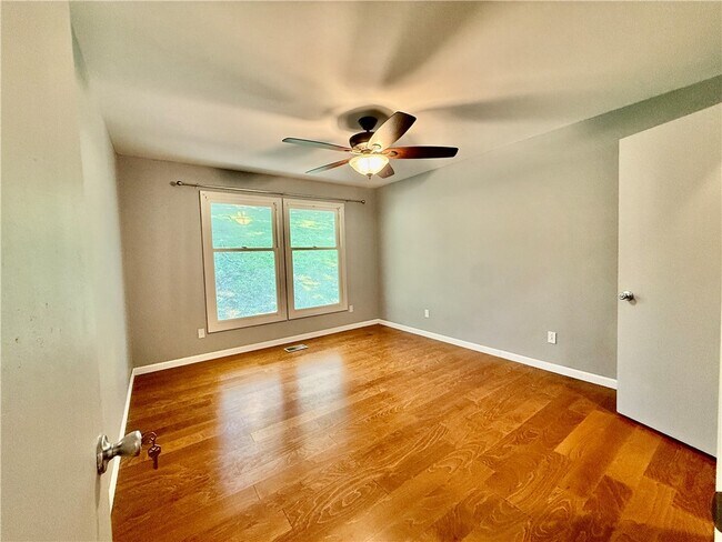 Building Photo - 20 Annette Ln