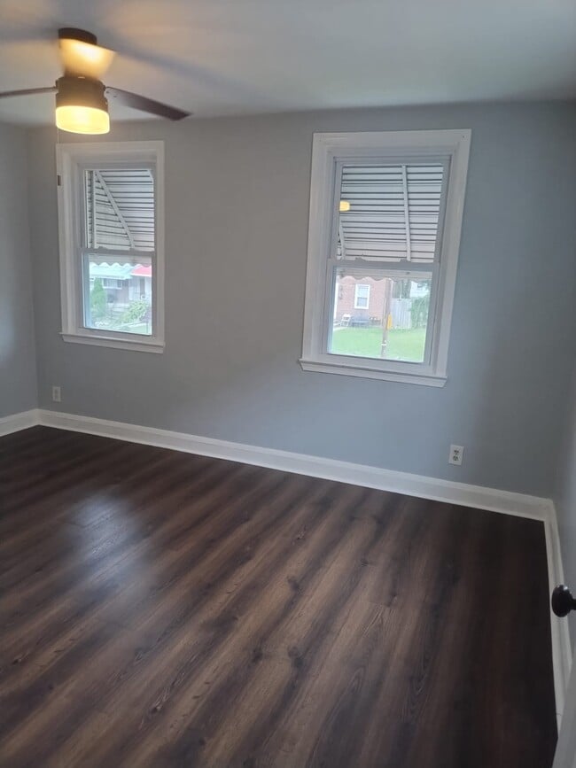 Building Photo - 2737 Bookert Dr