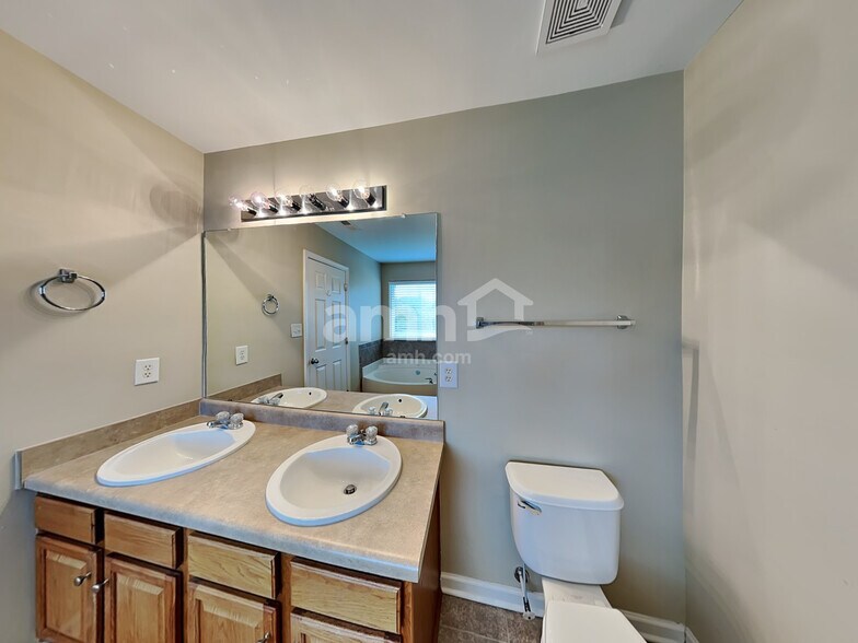 Building Photo - 202 Annaberg Ln