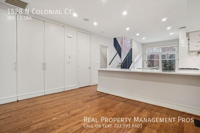 Building Photo - 1528 N Colonial Ct