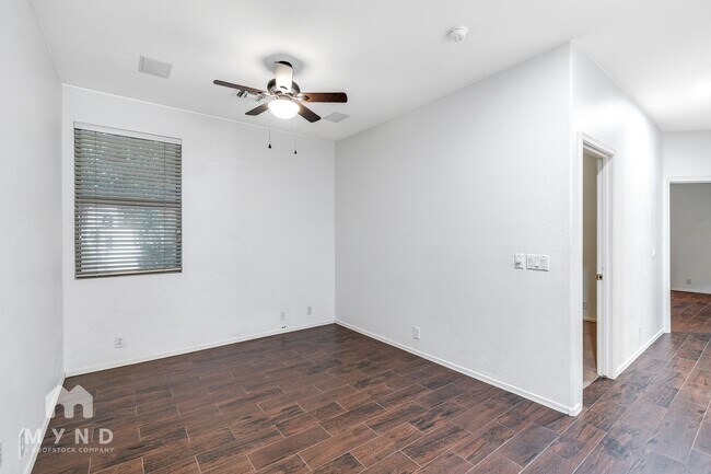 Building Photo - 250 N Nash Way