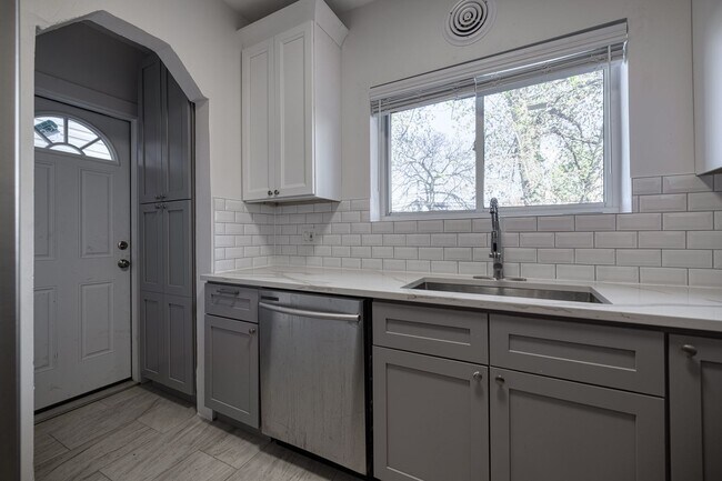Building Photo - Storybook Tudor New Renovated | Two Full Kitchens | Full Finished Basement