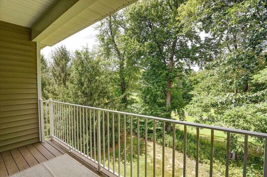 Building Photo - 594 Saint Andrews Pl