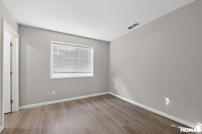 Building Photo - Spacious 5-Bedroom Home on Cul-de-Sac | Pets OK | Pool & Clubhouse | Long-Term Lease Preferred