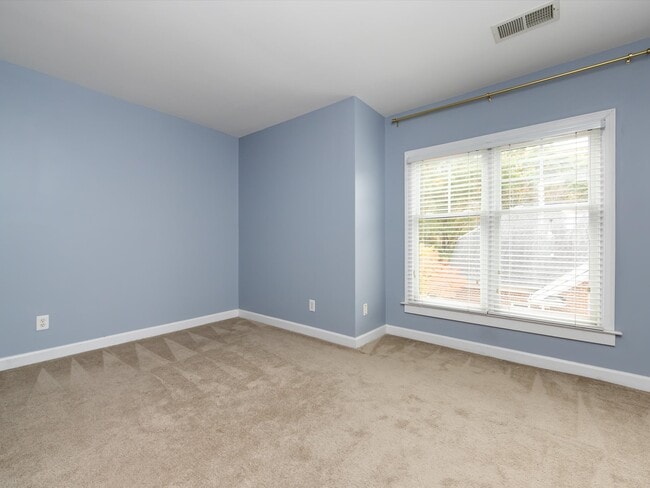 Building Photo - 4936 S Hill View Dr