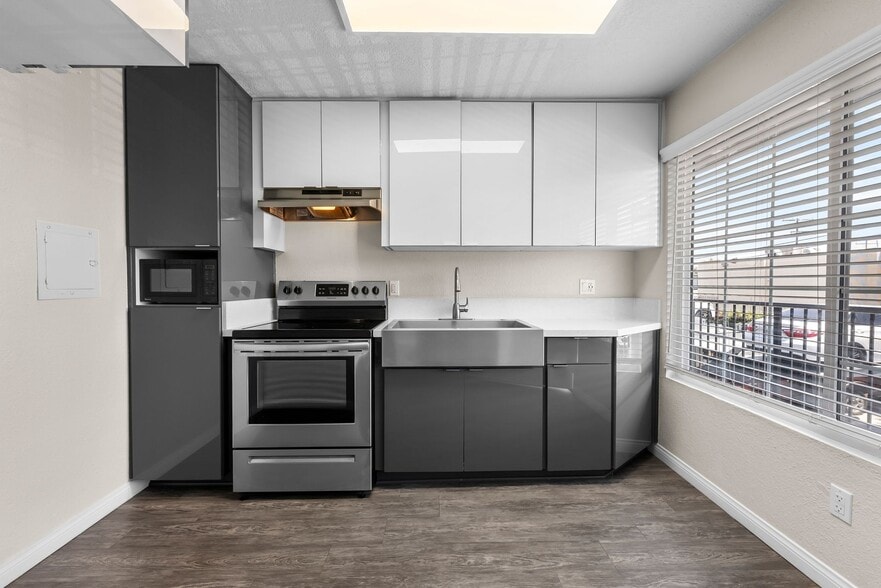 Building Photo - Villa Del Sur Apartments